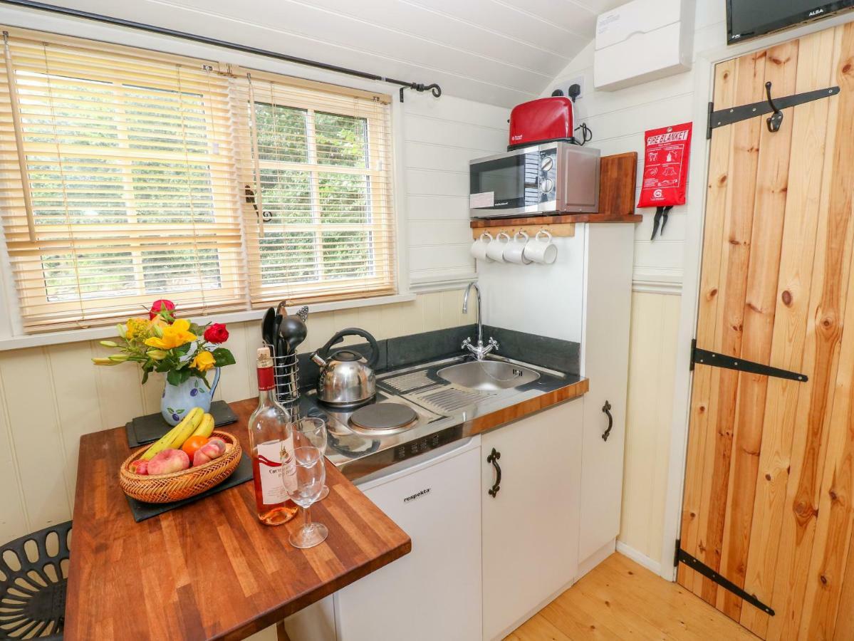 Shepherds Hut - The Crook Milford Haven Esterno foto